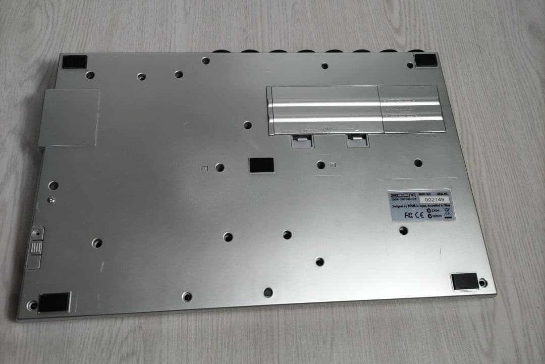 ZOOM R24 マルチトラックレコーダー