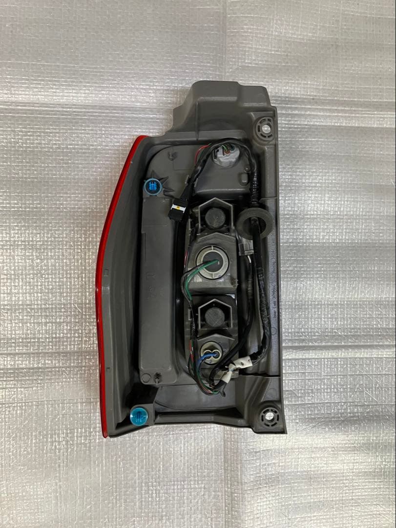 ♦︎ダイハツ★タントLA600S右テールランプ★点灯確認済み★良品★