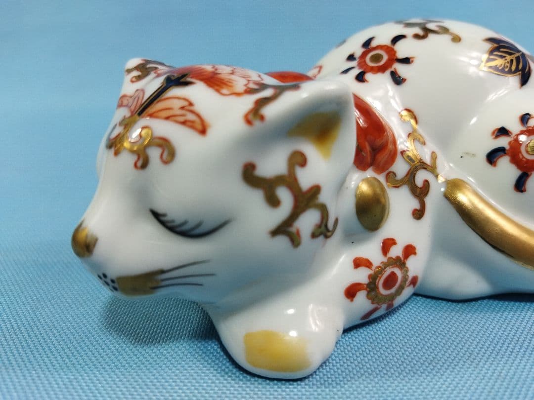 伊万里　眠り猫　置物　インテリア　工芸品 陶器　レトロ