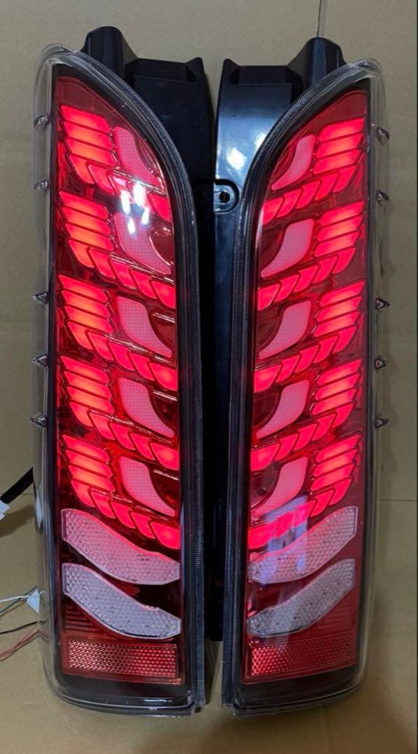 ハイエース　新品　テールランプ　テールライト　ヘッドライト
