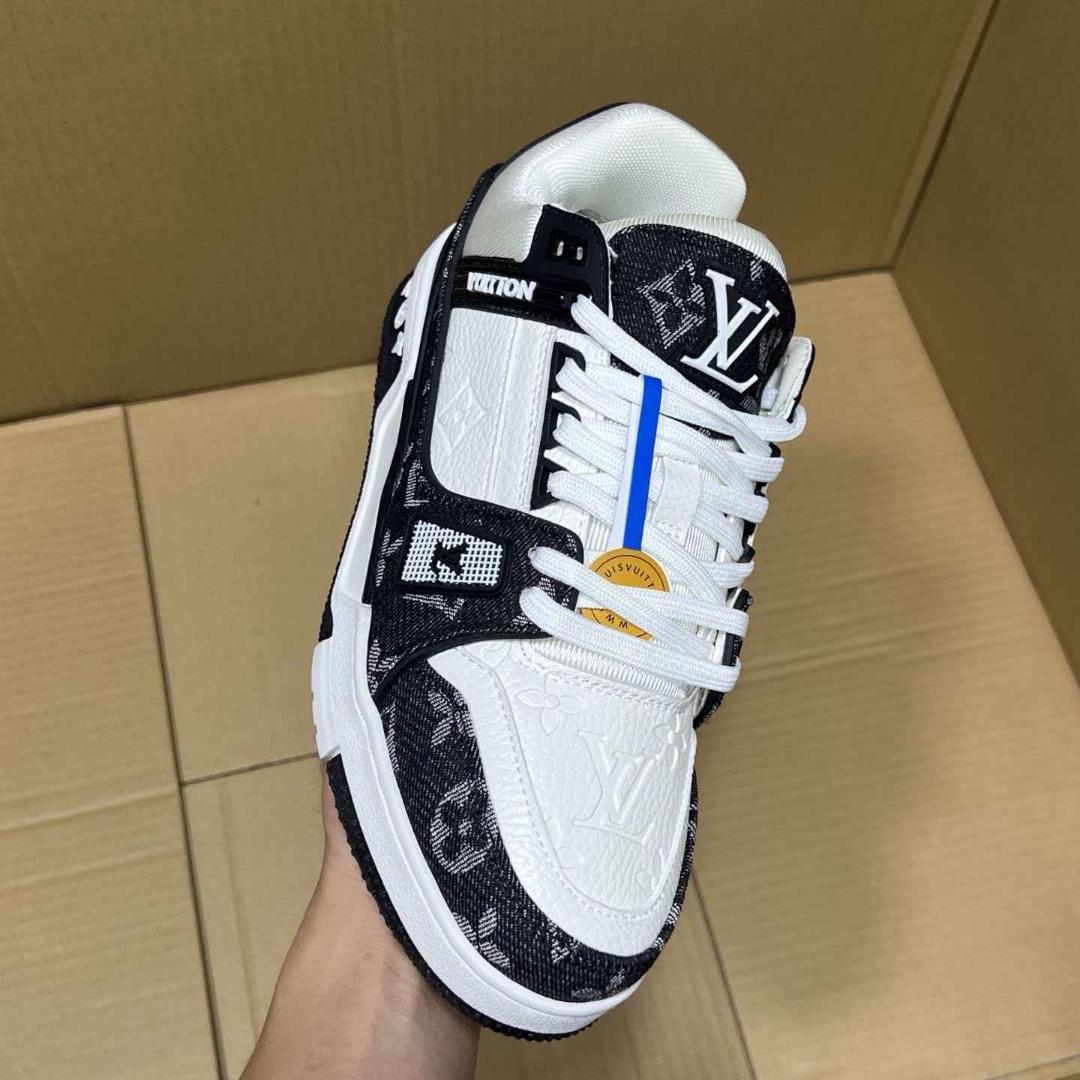 Louis Vuitton モノグラム スニーカー 25CM
