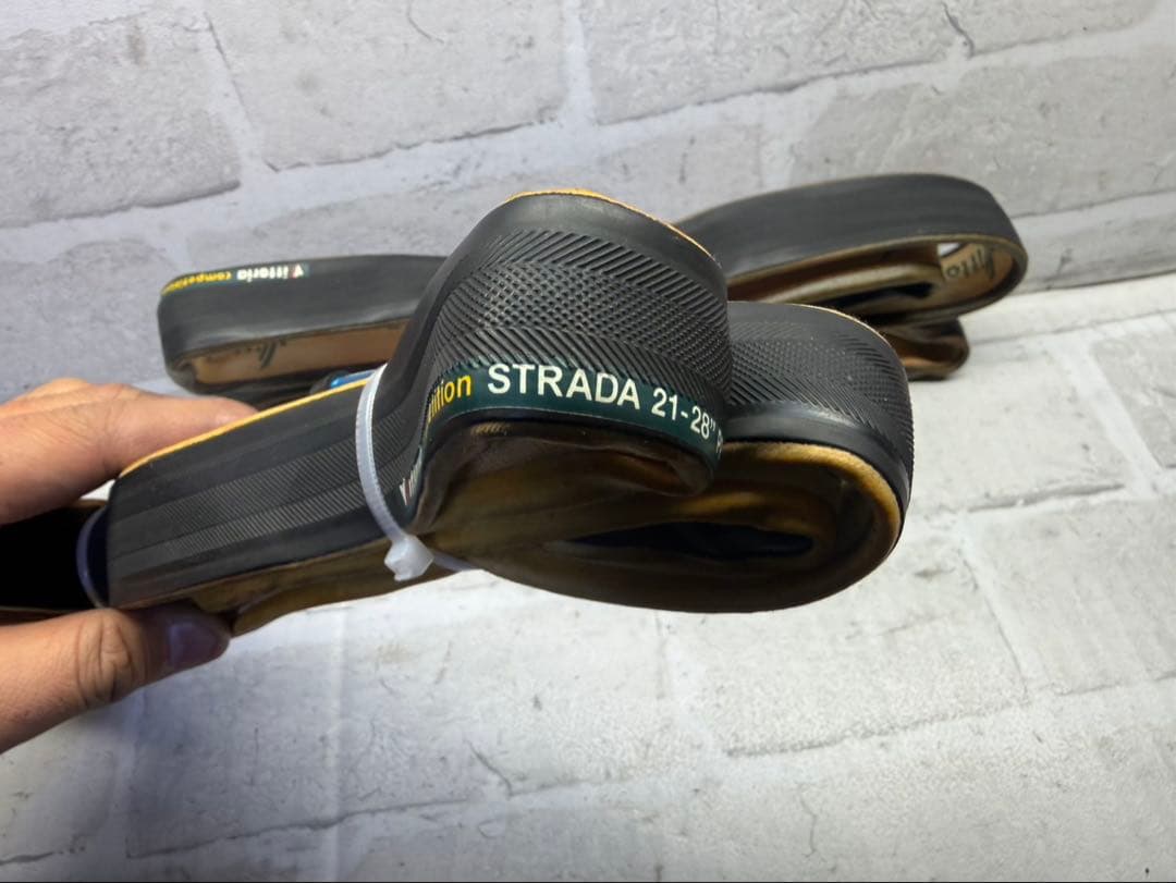 ビットリア　ストラーダ　700×21C 新品？