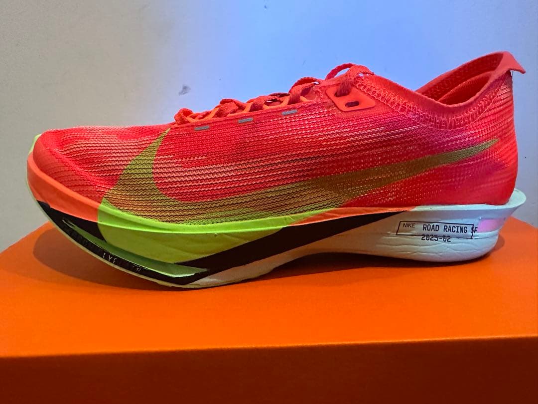 [2月22日限定価格]NIKE ストリークフライ2 24cm