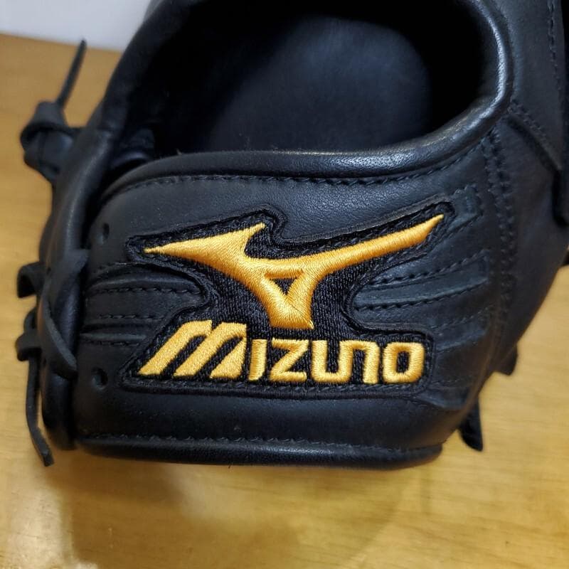ミズノ MIZUNO 斎藤佑樹モデル 人気商品 レア 美品 投手用 軟式グローブ