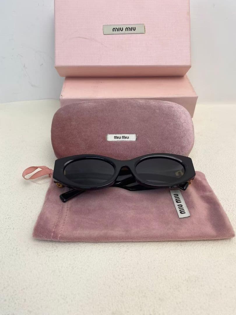 miu miu ブラックサングラス ケース付き