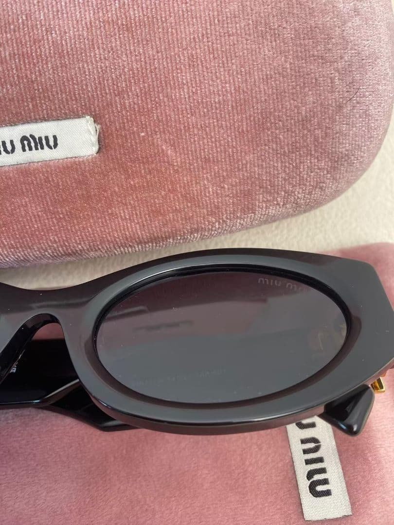 miu miu ブラックサングラス ケース付き