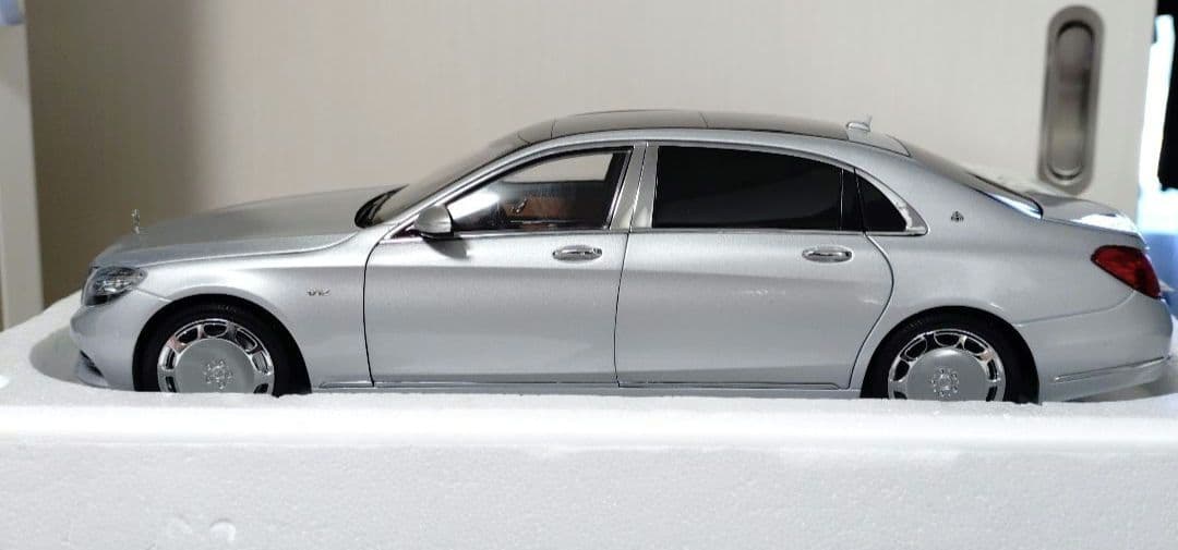 Almost Real 1/18 マイバッハ S600 オールモストリアル