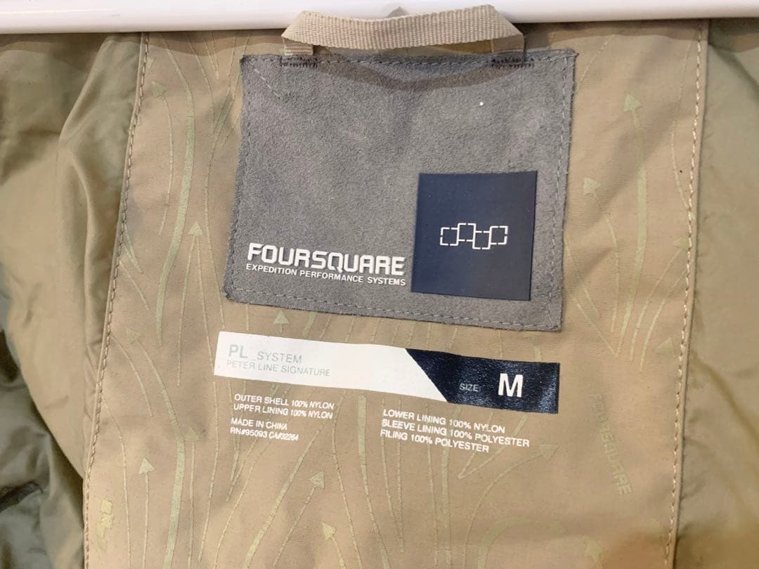 【スノボジャケット】foursquareフォースクウェア（定価4万円程）私服利用
