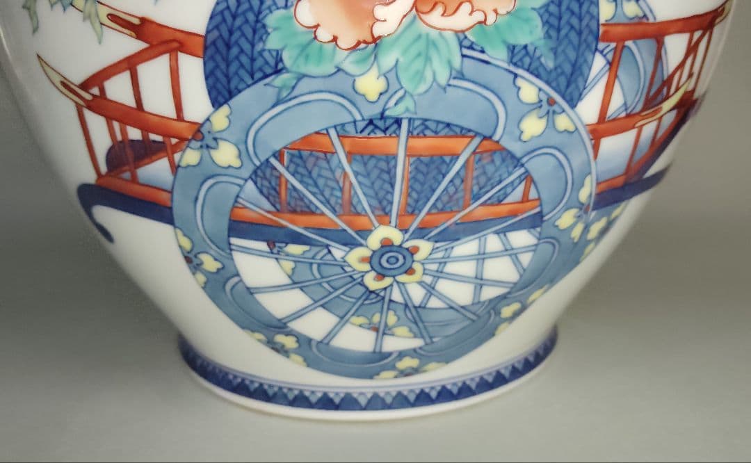 有田焼・伊万里焼・手書き御所車花絵花瓶