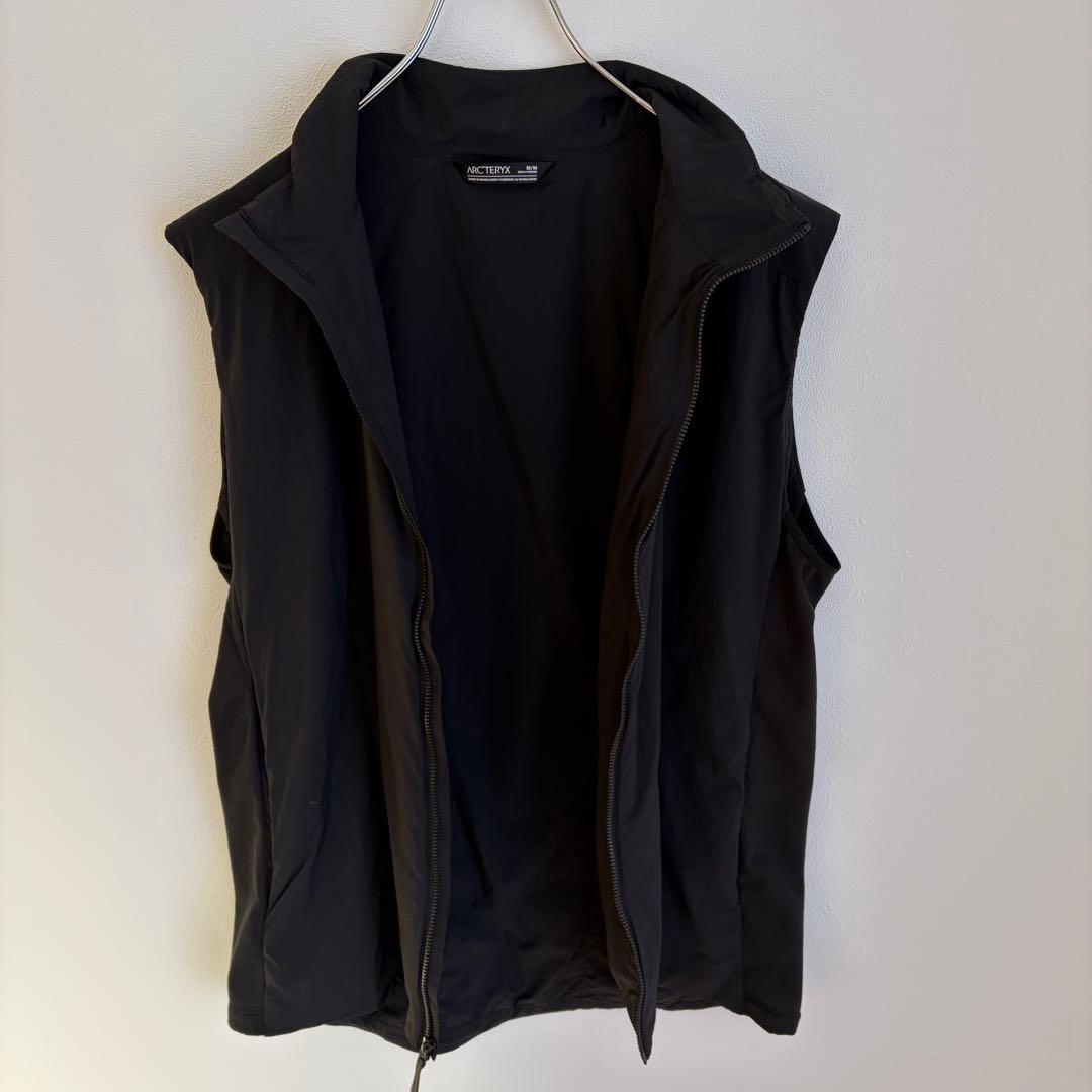 【未使用級✨】ARC’TERYX Atom Vest 現行完売 黒　M 刺繍ロゴ