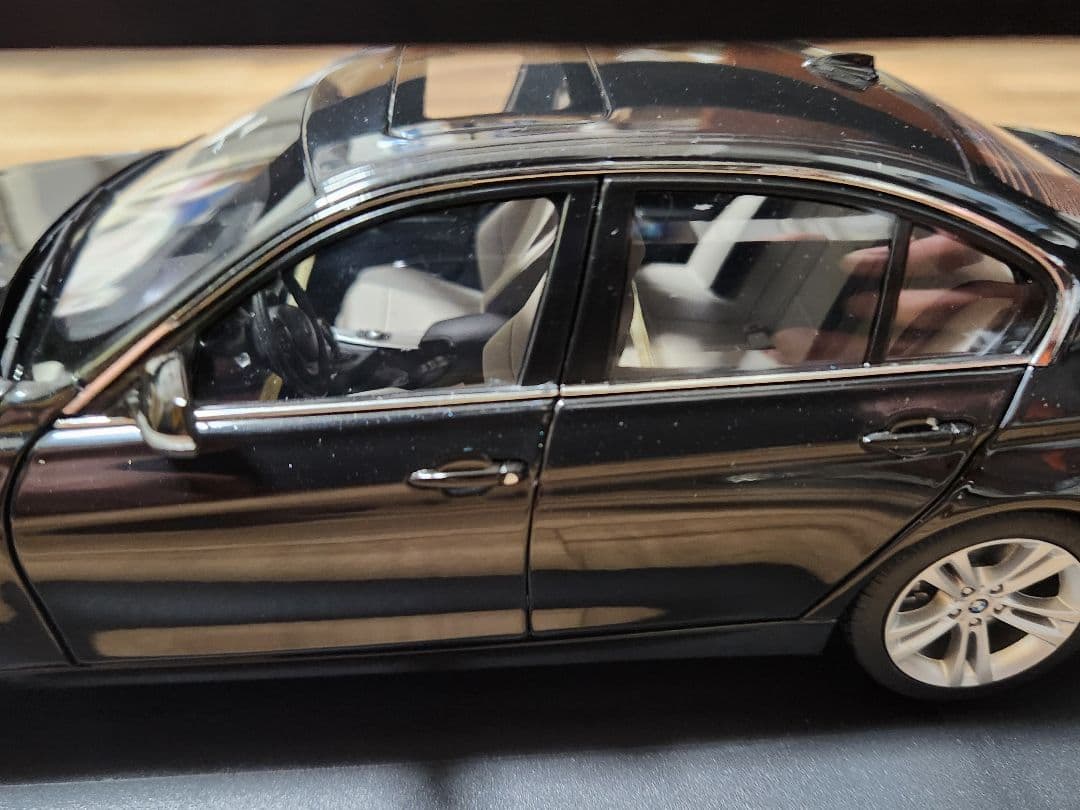 1/18  3シリーズ サファイア ブラック Sapphire Black