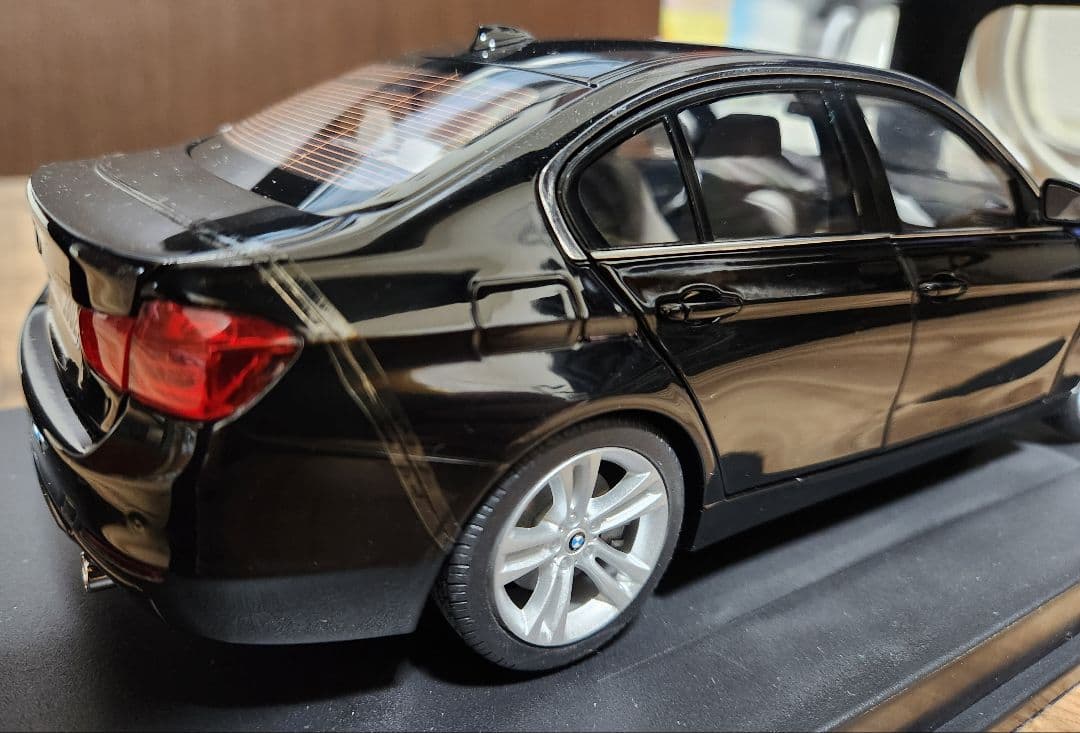 1/18  3シリーズ サファイア ブラック Sapphire Black