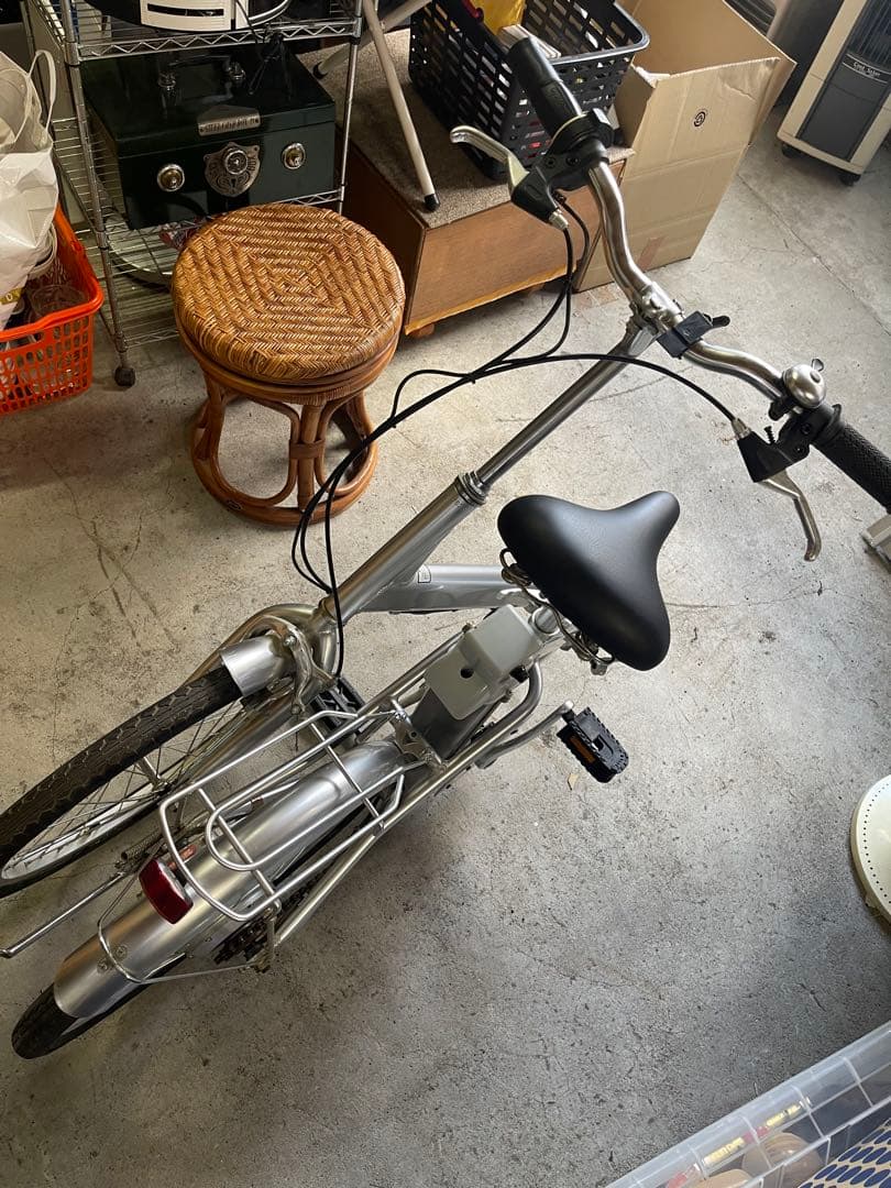 折りたたみ電動アシスト機能付きの自転車