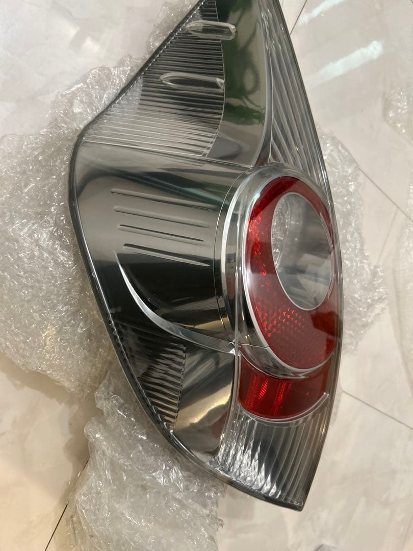 美品❗️NHP10 アクア　テールランプ　左側
