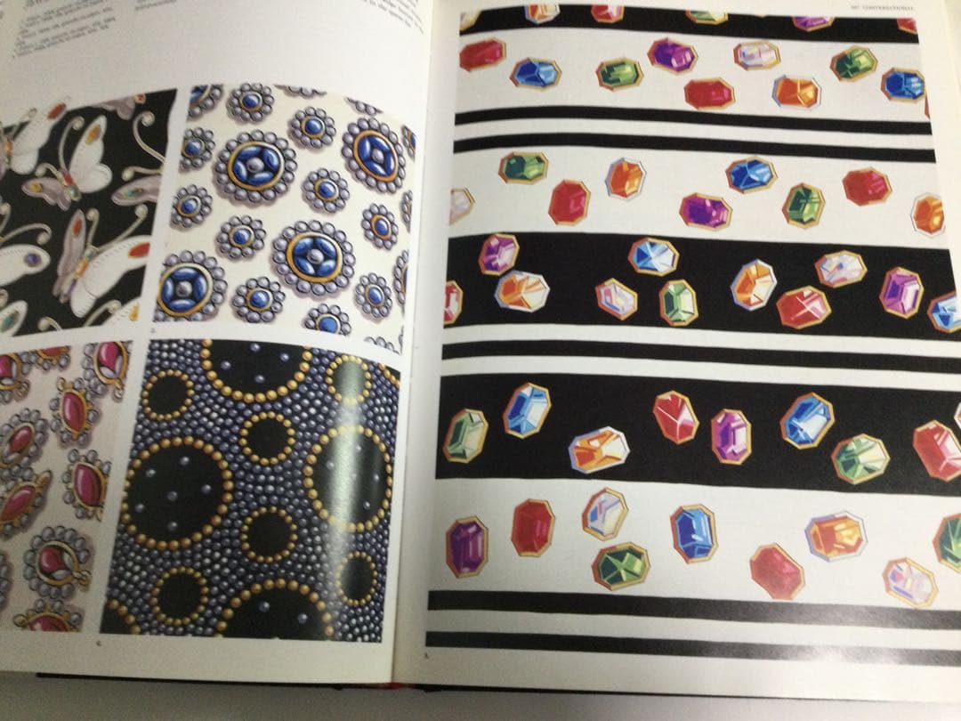 TEXTILE DESIGNS　 ヨーロッパとアメリカのパターン200年