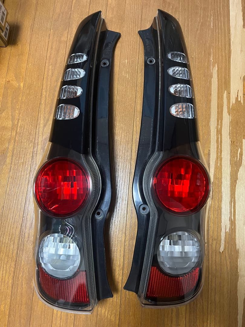 美品　ミラカスタム　テールランプ　L275