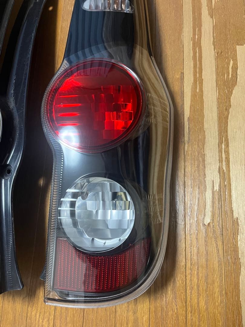 美品　ミラカスタム　テールランプ　L275