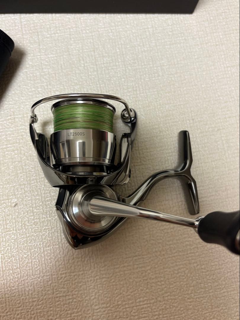 22EXIST LT2500S スピニングリール