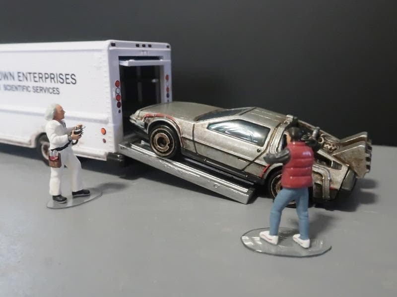 バックトゥザフューチャー デロリアン トランスポーター フィギュアx2 ジオラマ