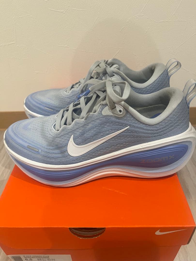 今週末まで限定値下げ！！Nike ボメロプラス　レディース23.5cm