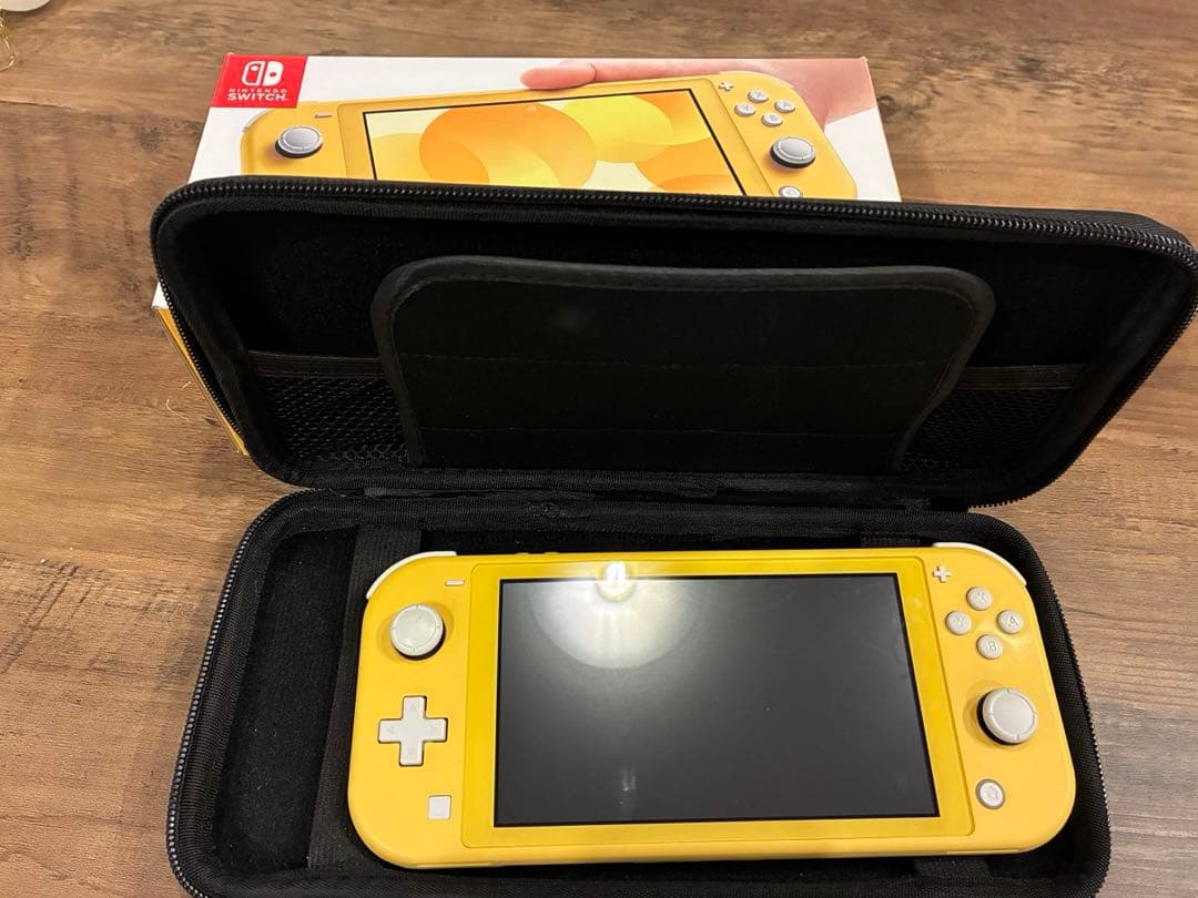 美品　Switch light イエロー　ケース付き
