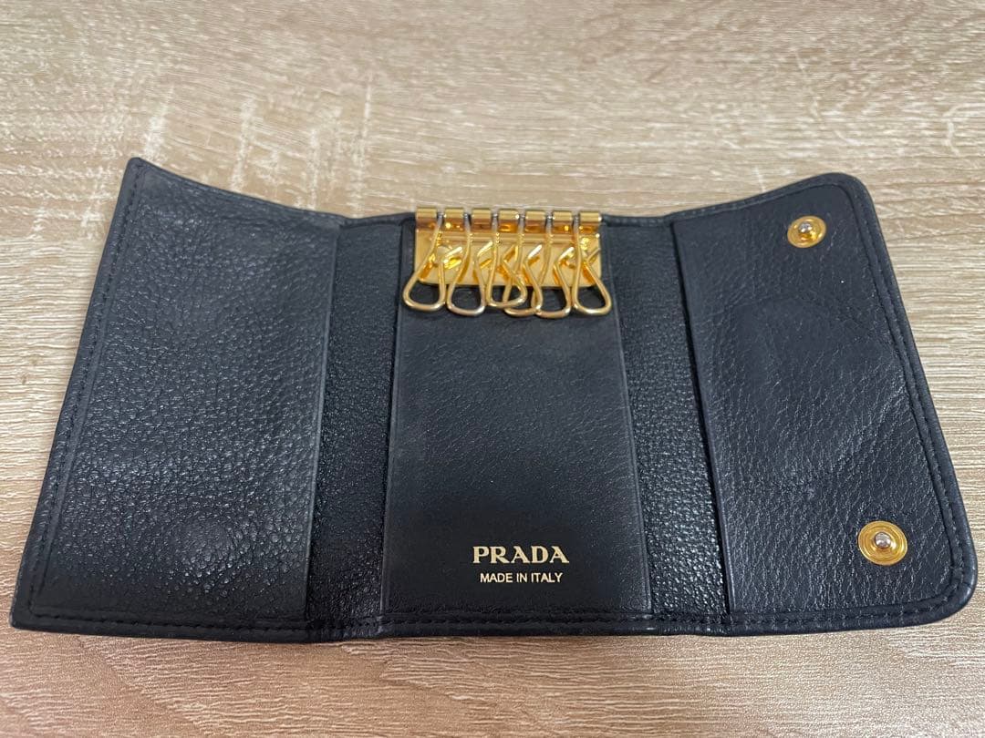 最終お値下げ！美品★★PRADAブラック 6連キーケース