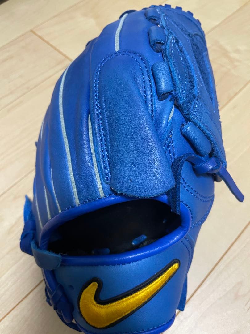 希少　NIKE 岩隈モデル グローブ軟式少年
