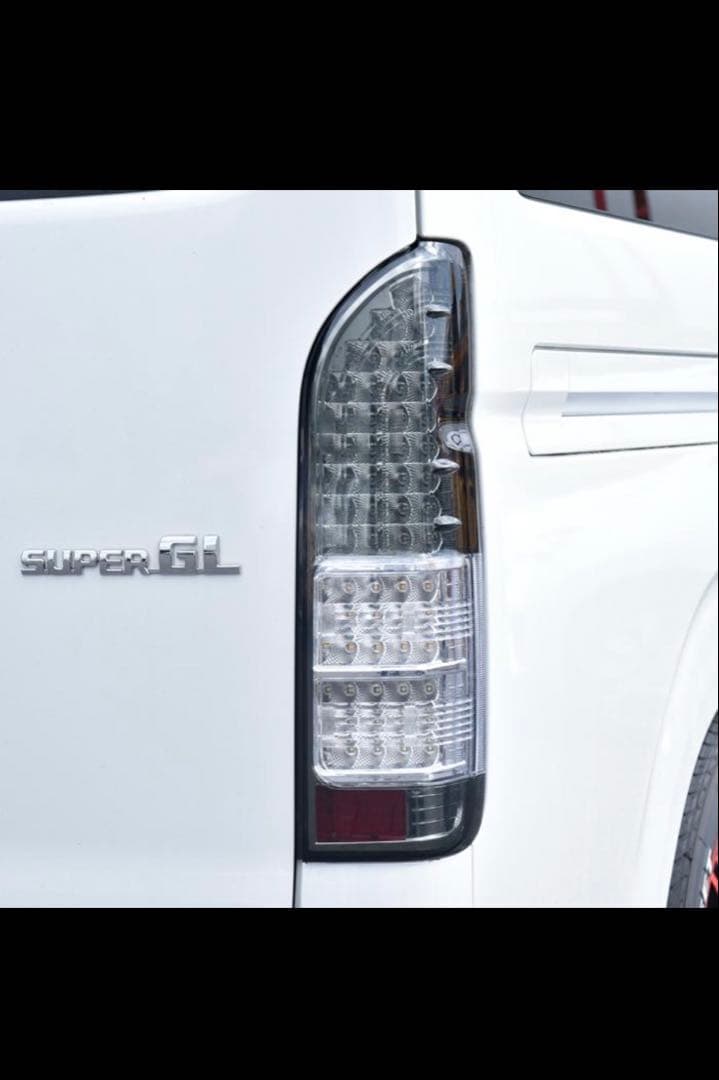 ハイエース　シーケンシャル　テールランプ　クリア　ブラック　純正タイプ　led