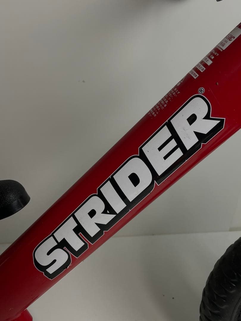 ストライダー クラシック レッド 12インチ 日本正規品 キックバイク　シンプル