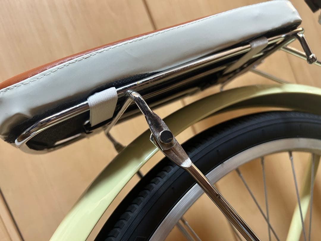 折りたたみ自転車／7ギア／バスケット+キャリア付