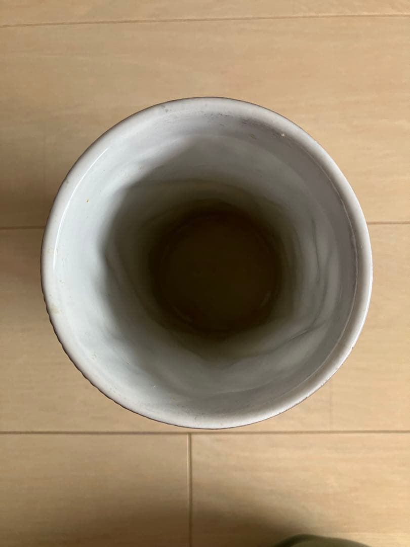 ウプサラエクビイ　フラワーベース　陶器の花瓶（チューリップ）