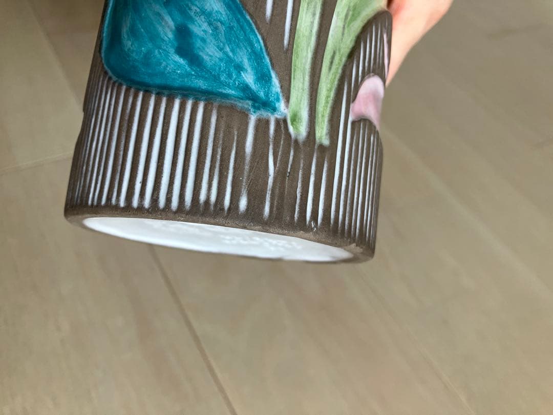 ウプサラエクビイ　フラワーベース　陶器の花瓶（チューリップ）