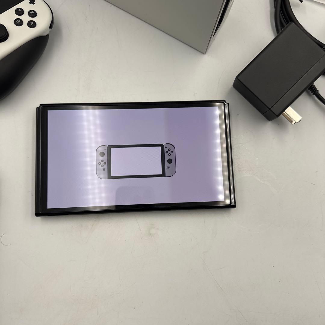 ②Nintendo Switch ホワイト/ブラック 本体