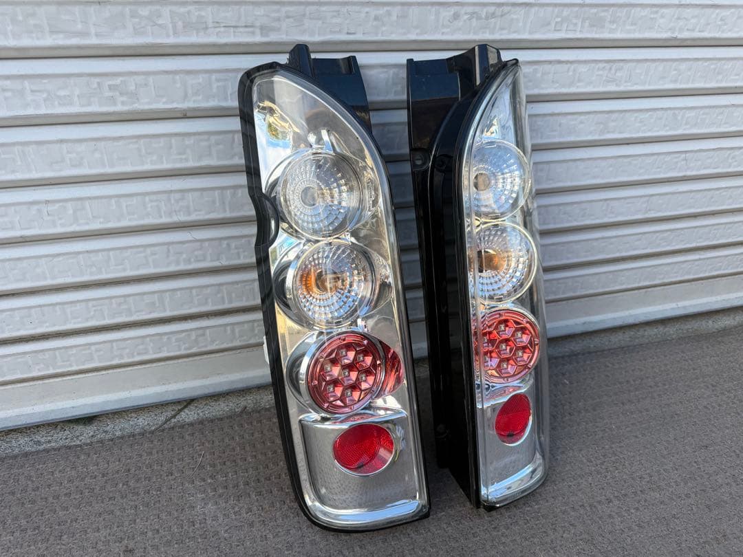 トヨタ ハイエース 200系用 LEDテールランプ（左右セット）台湾製