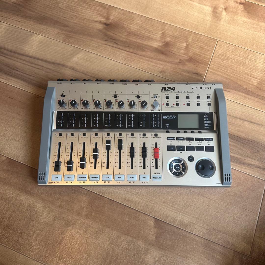 zoom r24 マルチトラックレコーダー ケース付き