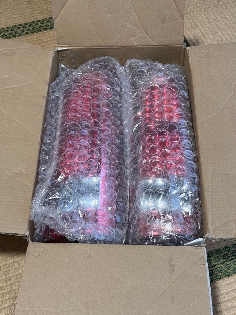 ②200系ハイエースバン　社外LEDテールランプセット　点灯確認済　送料込み