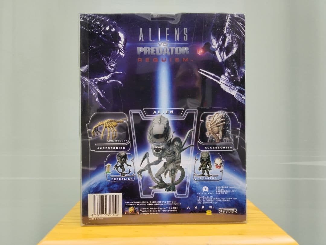 Three-B　エイリアン フィギュア 　AVP R