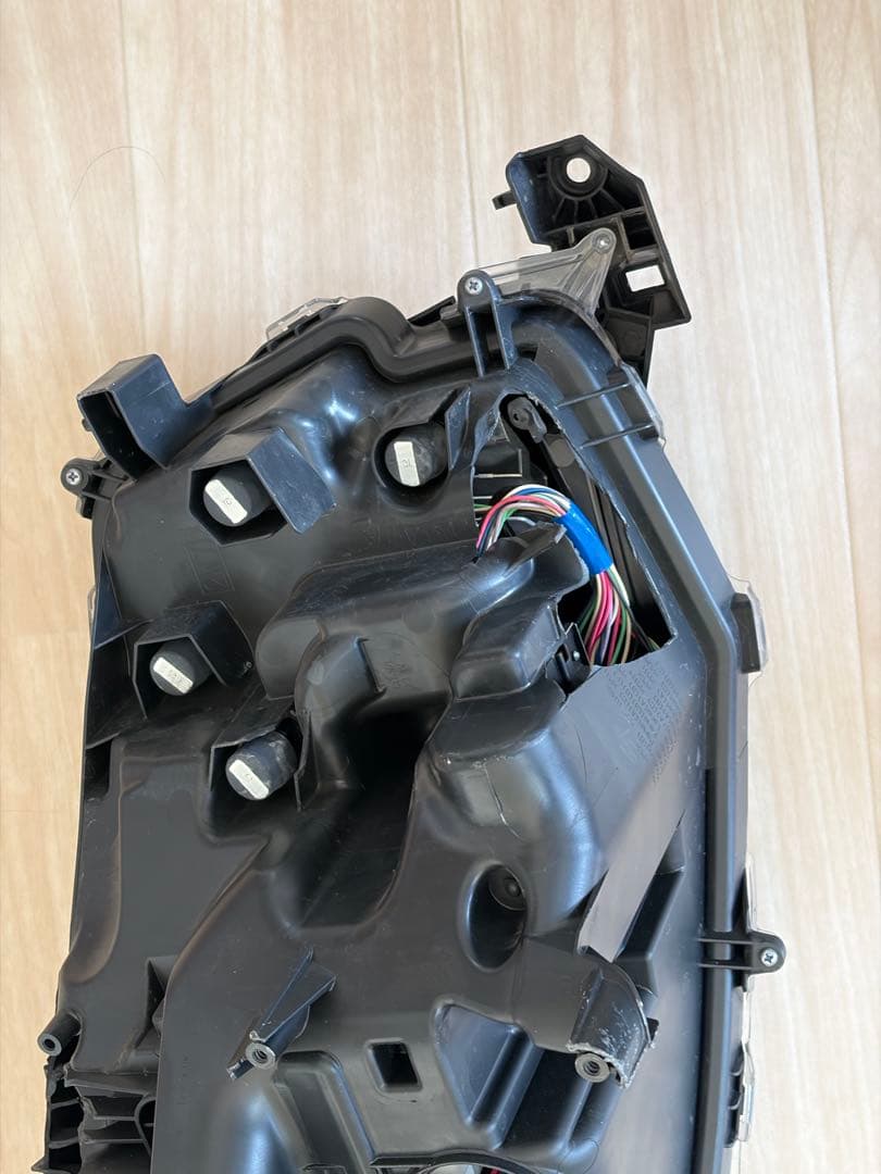 アルファード30系　後期　3眼　LED LH側