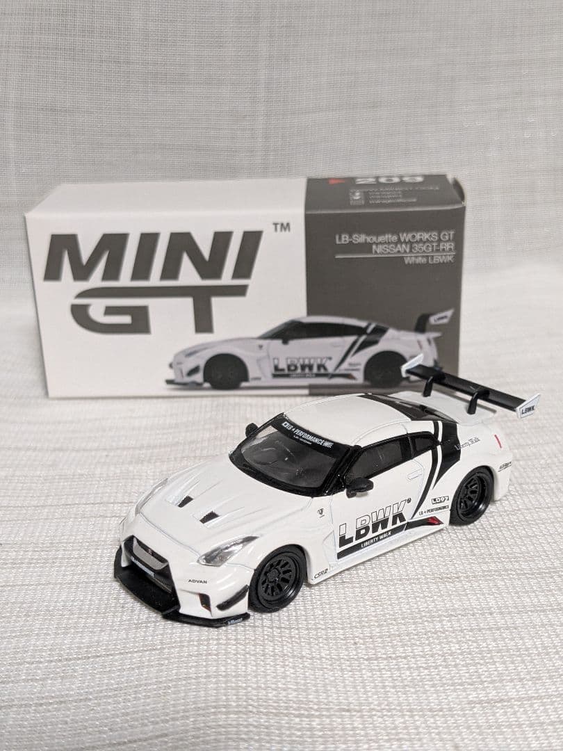 miniGT LBWK 日産 35GT-RR GT-R