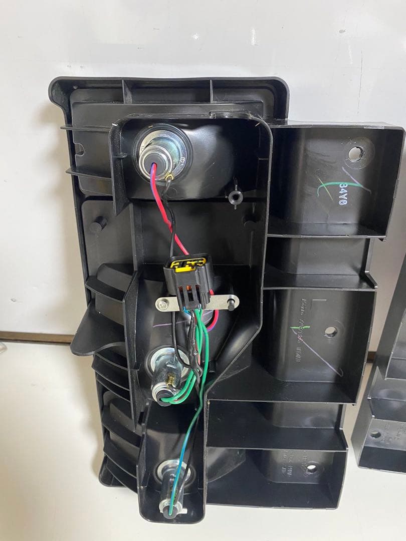 いすゞ左右セット24V トラックテールランプ トラックのバックブザーあります