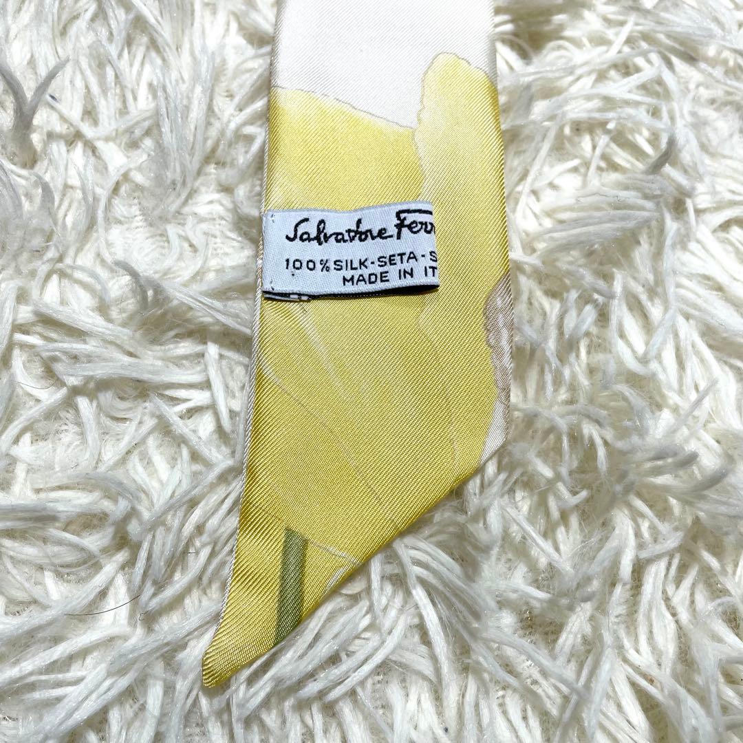 【美品/希少】　フェラガモ　ラッピー　植物　絵画風　スカーフ　総柄