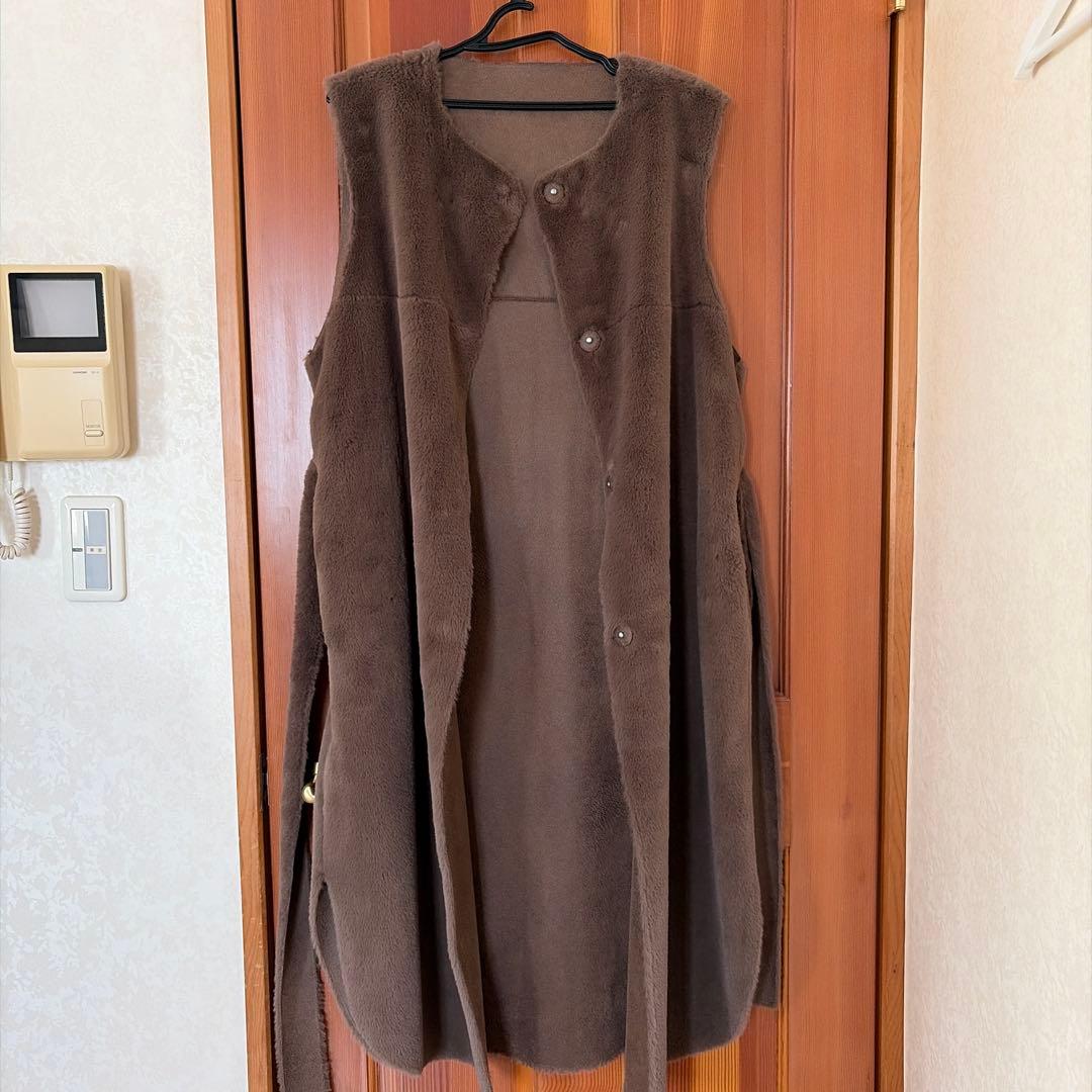 ヤマダヤ　ラディエイトブラウンリバーシブルロングジレ　フェイクムートン