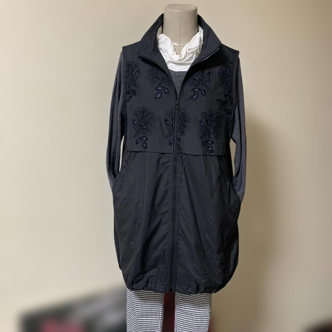 TOKUKO 未使用フラワー刺繍入り Wジップベスト