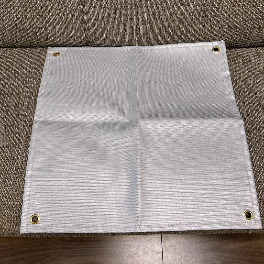 新品⭐焚火シート 銀 50cmX50cm キャンプ ペグ付き シリコン 耐熱