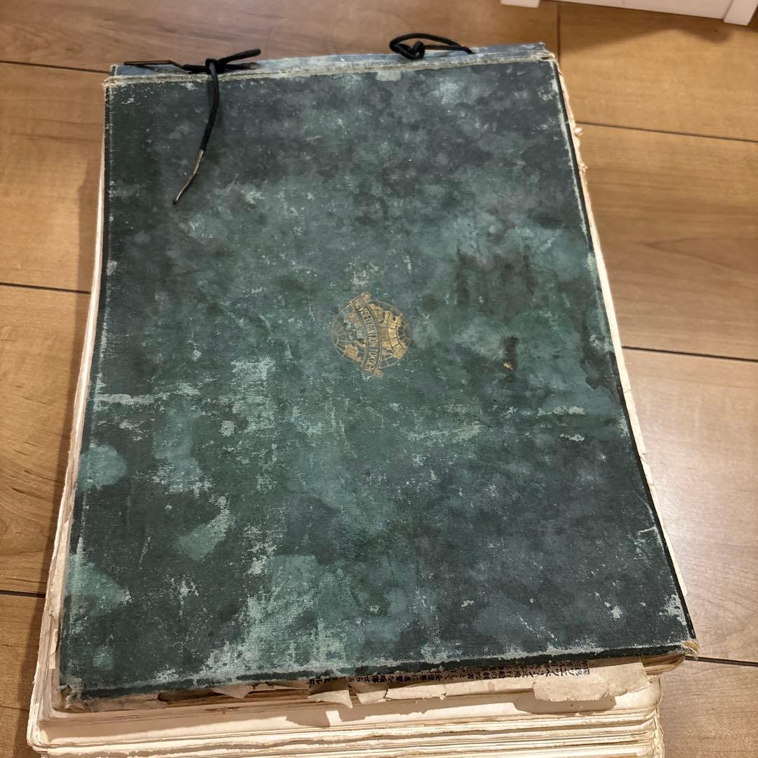 歴史的写真　古い日本の書物 古文書 古書き 和式製本 古本