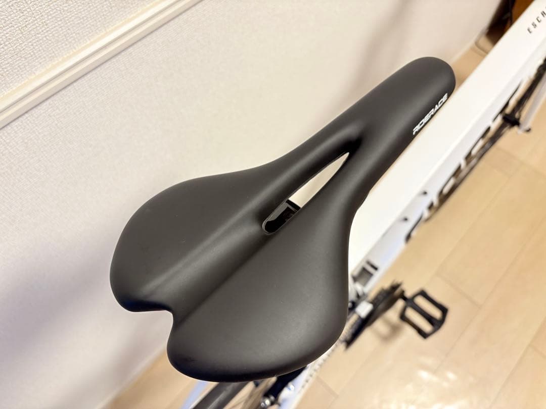 ☆高年式2022 GIANT ESCAPE RX3 人気のホワイト　Mサイズ