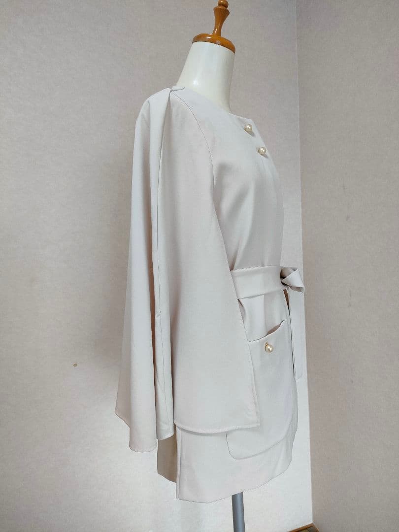 新品　タグ付き　メルローズ　TIARA　ケープコート
