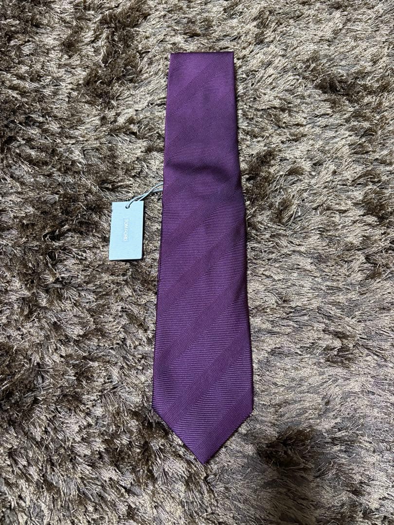 トムフォード（TOM FORD）パープル ネクタイ　【一回着用のみ】