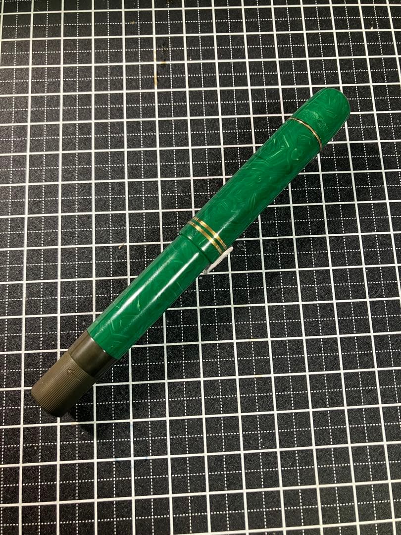 Pelikan ペリカン　1935 green F-nib