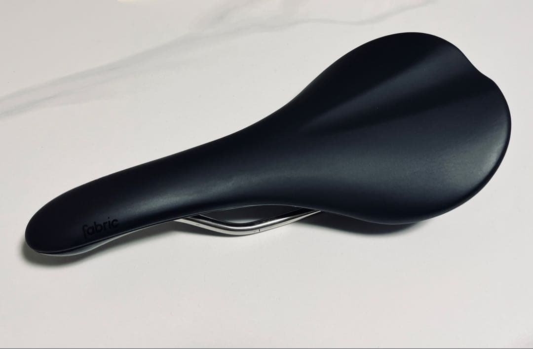 Fabric SCOOP RACE SHALLOW サドル チタン142mm